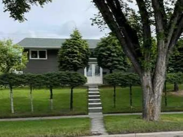 4928 S 40th Ave NW, Calgary, AB T3A 0X2