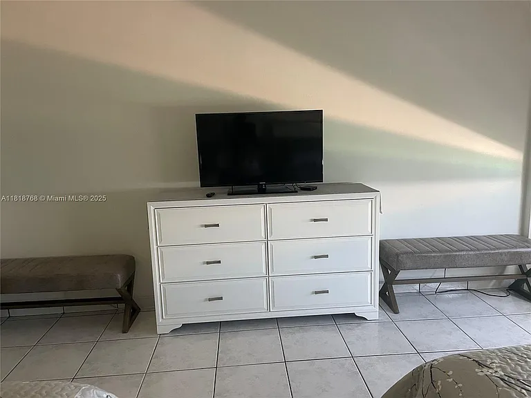 5601 Collins Ave #1210 — Photo 8
