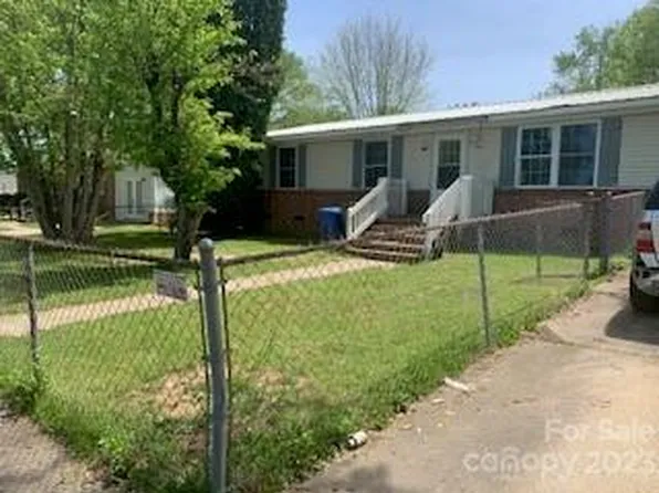 706 Goldfinch Dr #2, Hendersonville, NC 28792