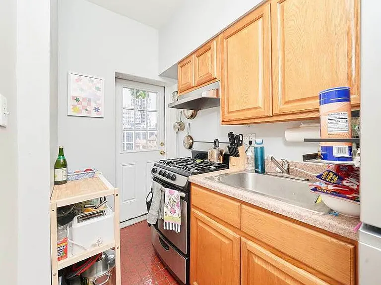 470 W 23rd St #304 — Photo 3