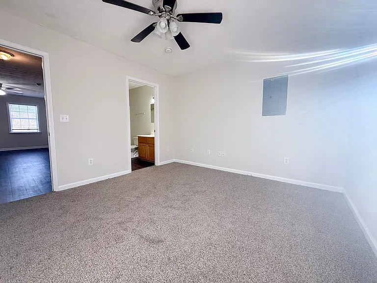 440 W 4th St — Photo 10