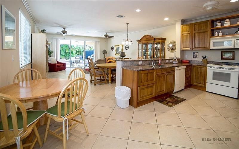 2nd image of 4428 Bougainvilla Dr