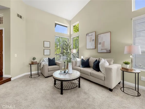 984 S Creekview Ln, Anaheim Hills, CA 92808