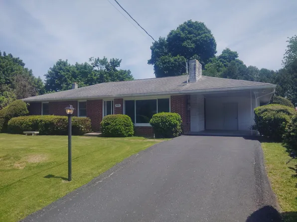 7690 Daniel Dr, Harrisburg, PA 17112