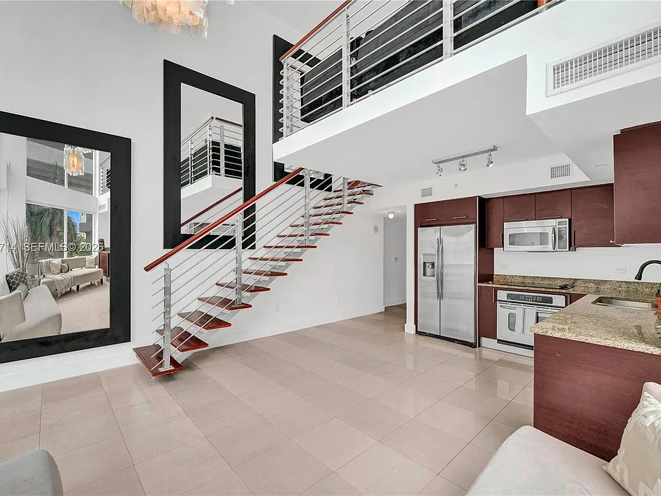 41 SE 5th St #317