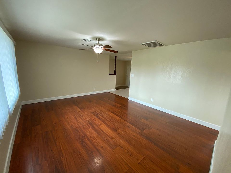 1st image of 1410 W Wren Dr
