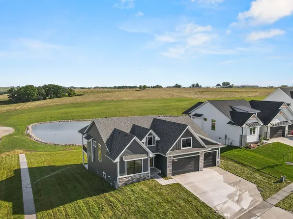 1124 Clearview Cir, Pella, IA 50219