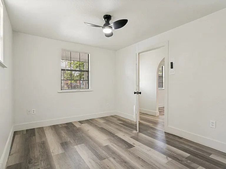 1121 Essex St #3 — Photo 10