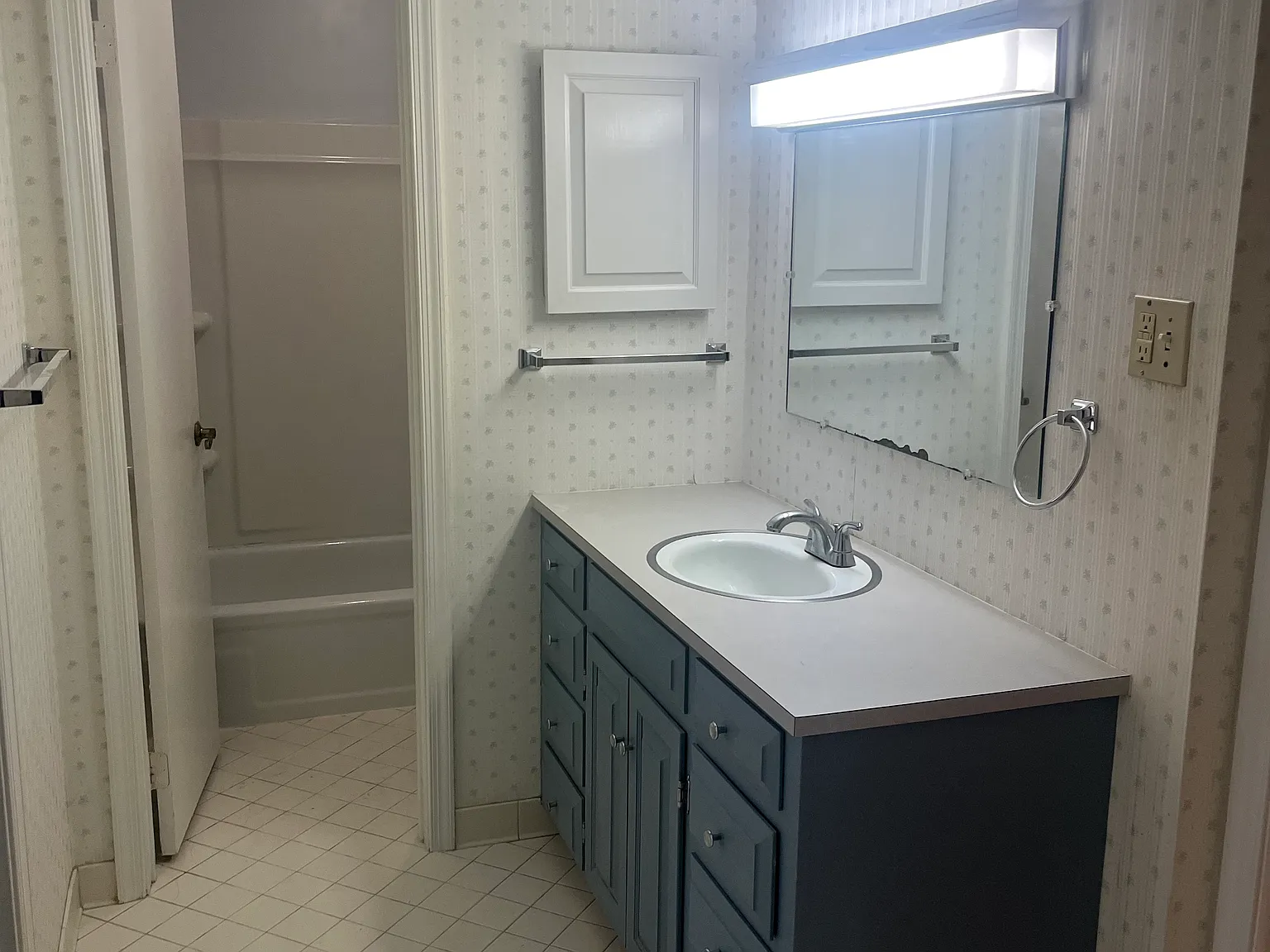 2 bed, 950 sqft, $1,450 — Photo 3