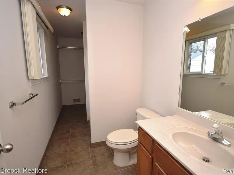 1115 Birchwood Dr — Photo 12