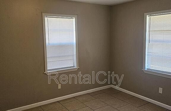 4th image of 46 Frankie Dr Unit A