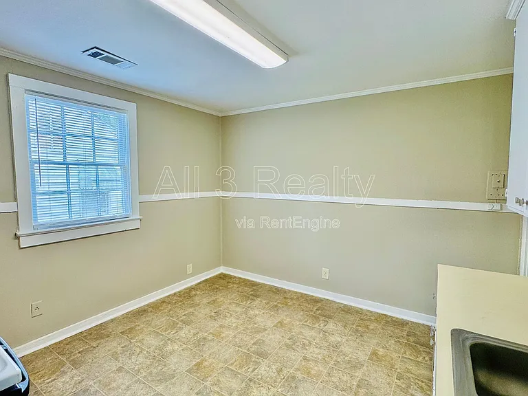 2023 Windsor Ave — Photo 10