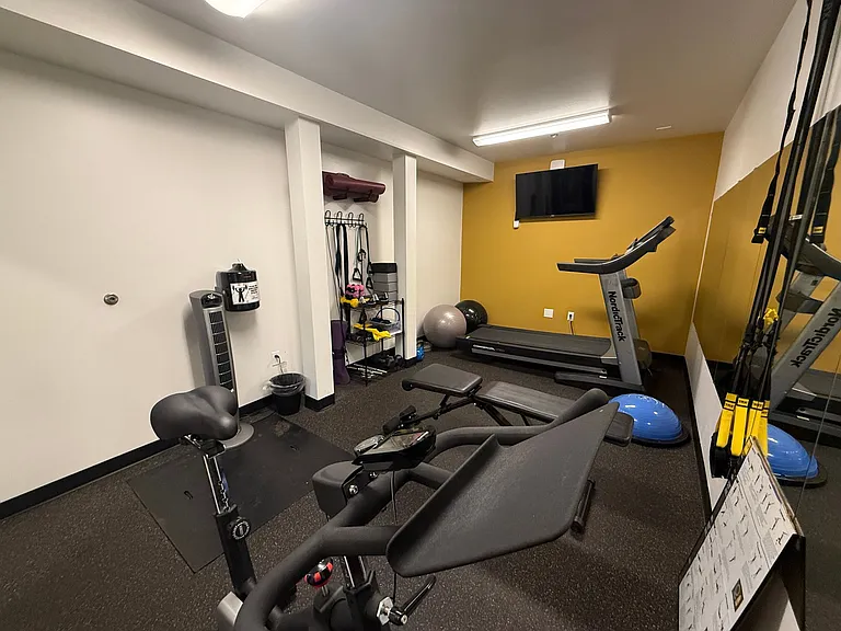 Freya Apartments - Private Studios + Social Connection — Photo 10