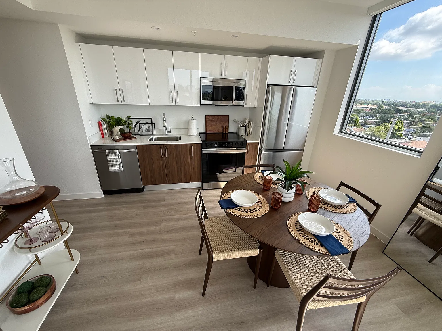 2 bed, 1066 sqft, $2,900 — Photo 3