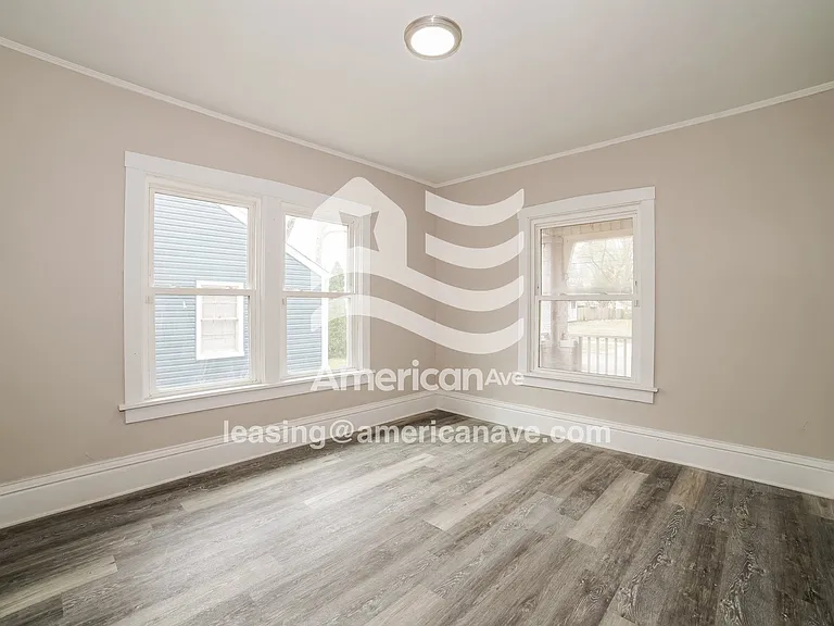1762043_003_living_room_13684668.jpg