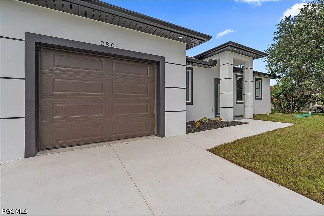3 bed, 2.0 bath, 1200 sqft, $1,700 — Photo 2