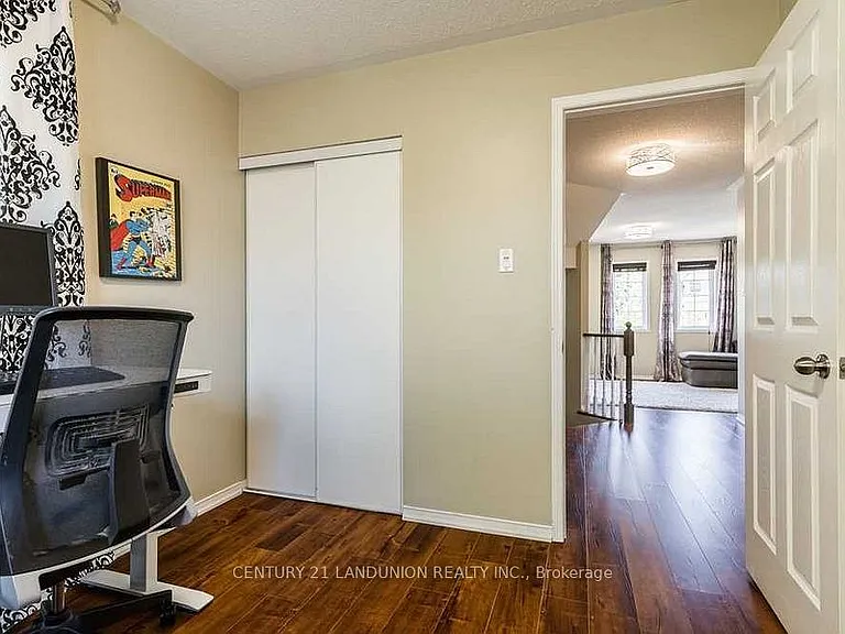 117 Gatwick Dr — Photo 8