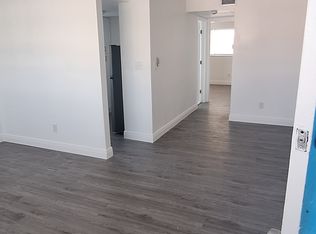 11025 2nd St E APT 1, Treasure Island, FL 33706