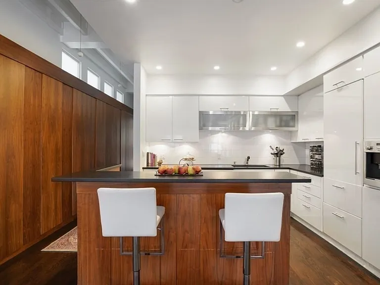 132 Commonwealth Ave #Penthouse 9 — Photo 10