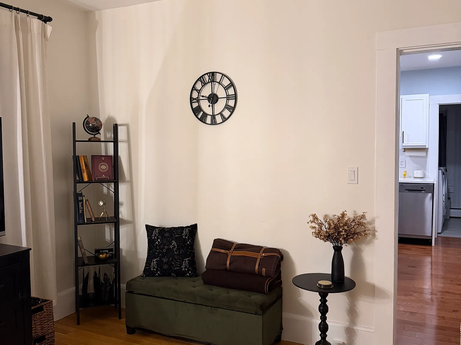 2 bed, 712 sqft, $2,500 — Photo 4