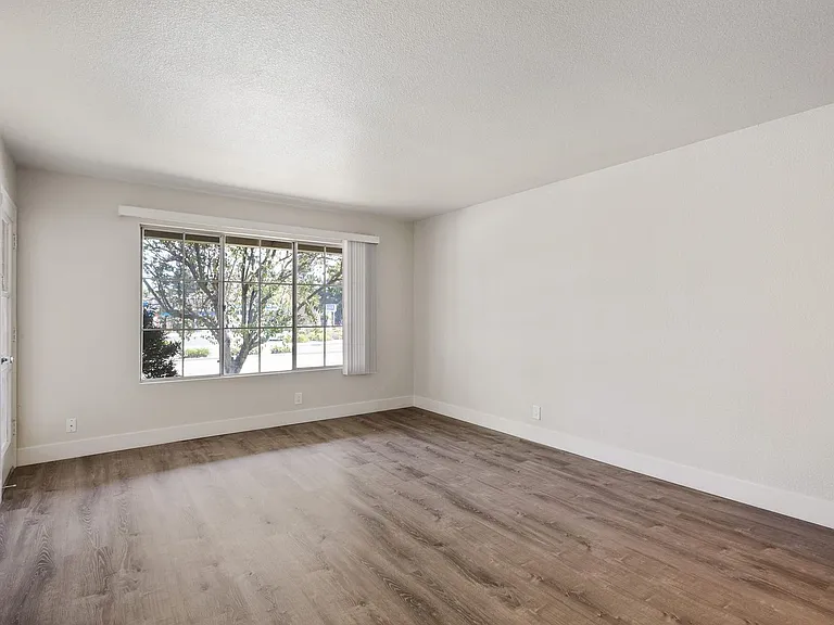 Pinebrook Apartments — Photo 3