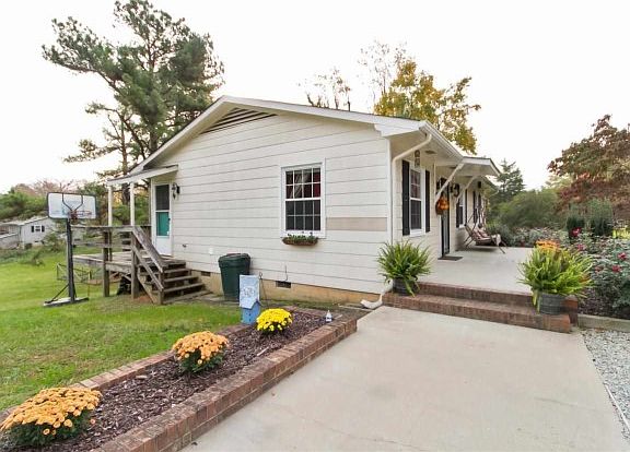 4th image of 206 Lakeshore Dr