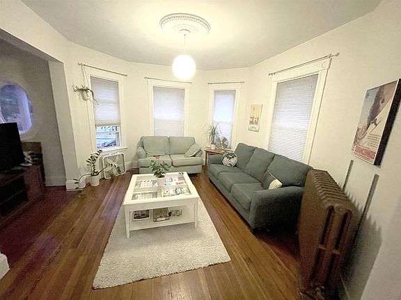 2nd image of 215 N Harvard St