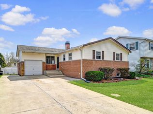 9149 Beechnut Rd, Hickory Hills, IL 60457