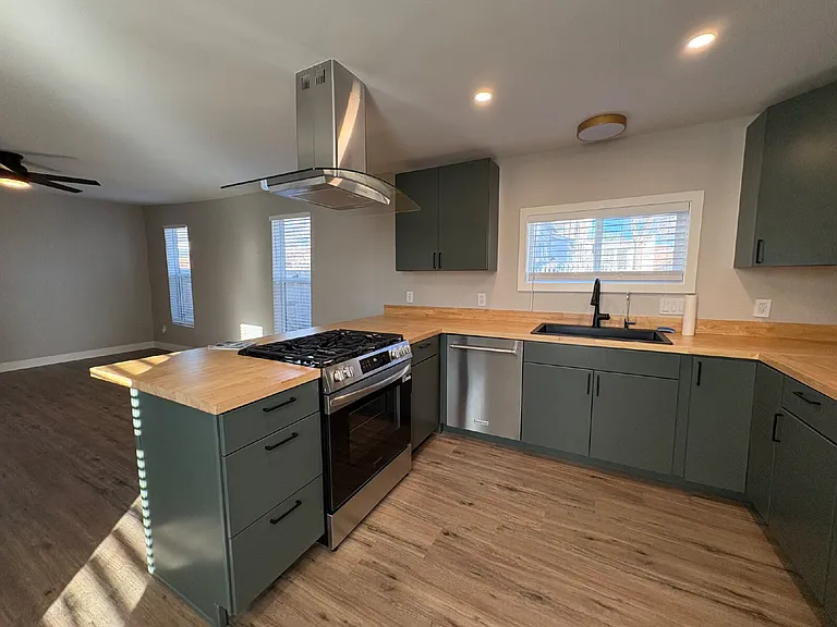 230 Emery St — Photo 12