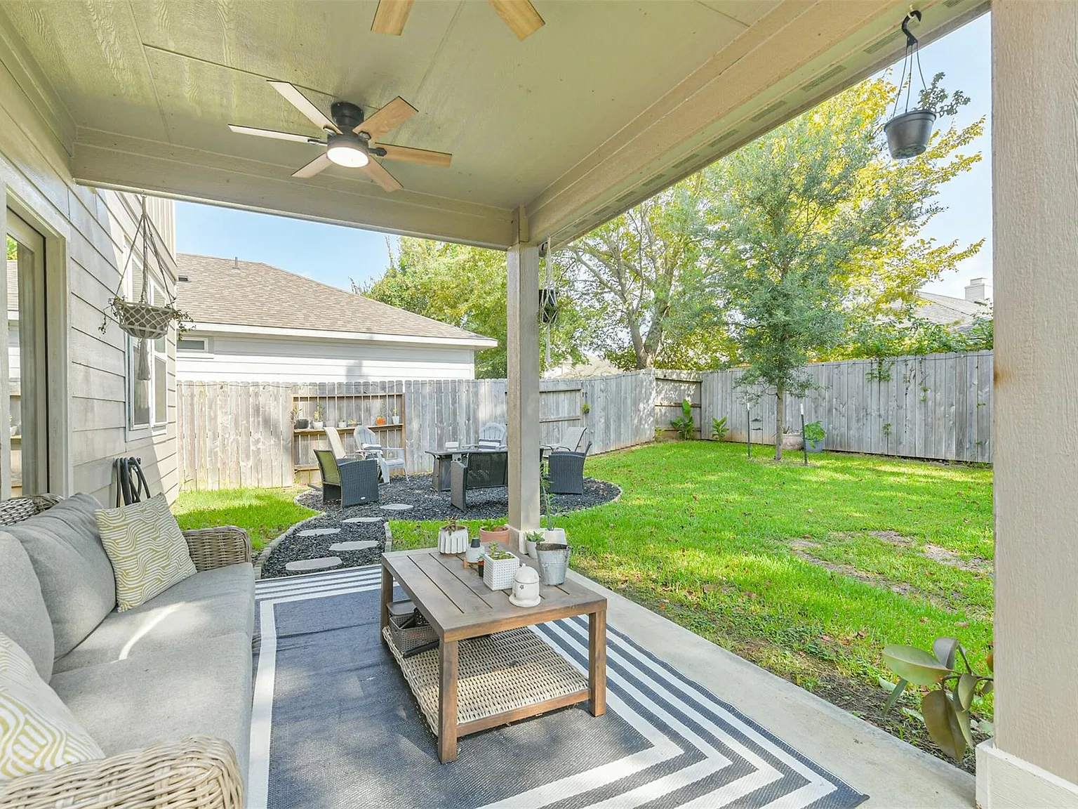4 bed, 2.5 bath, $2,500 — Photo 4