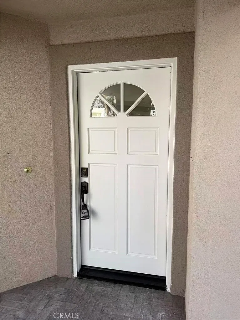 4 bed, 2122 sqft, $5,700 — Photo 3