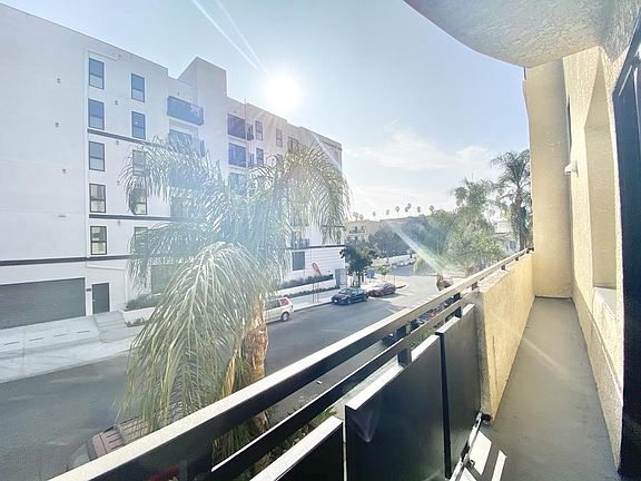 4th image of 350 S Catalina St #73ca811d8