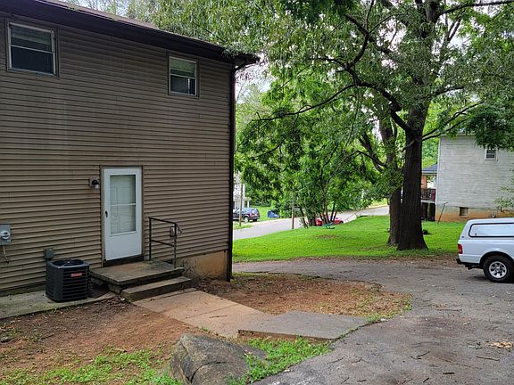 2nd image of 1224 14th St SE