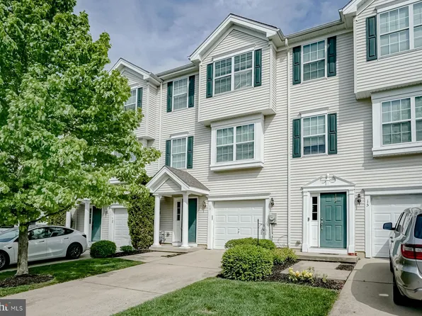 13 Highgrove Ct, Thorofare, NJ 08086