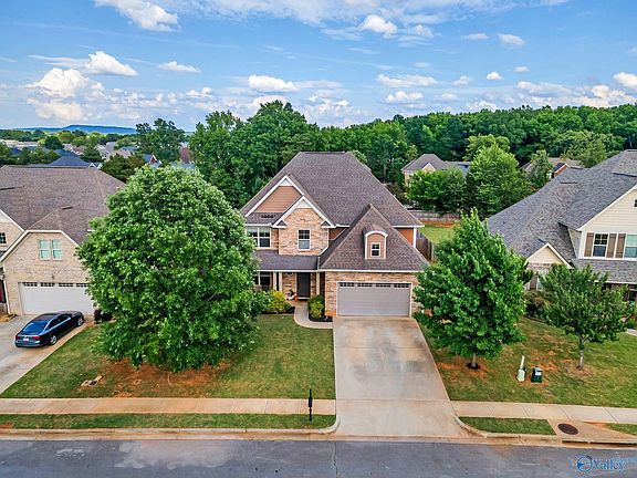 3rd image of 205 Coral Ct