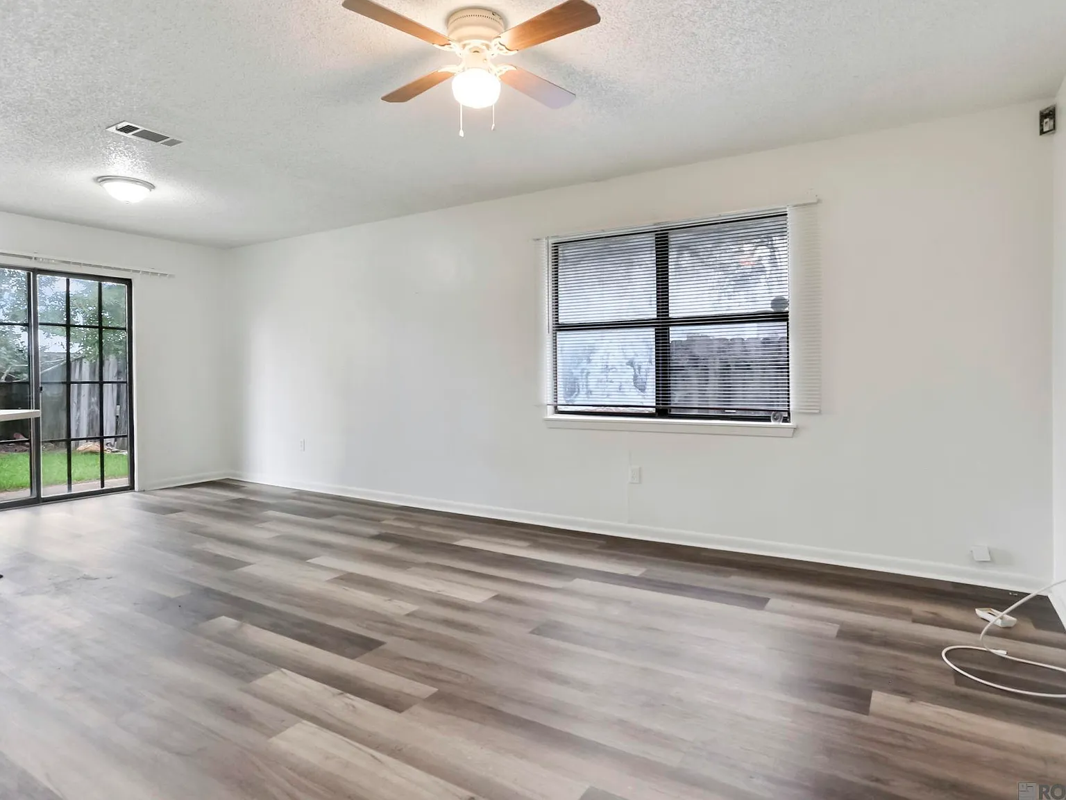 2 bed, 806 sqft, $1,350 — Photo 3