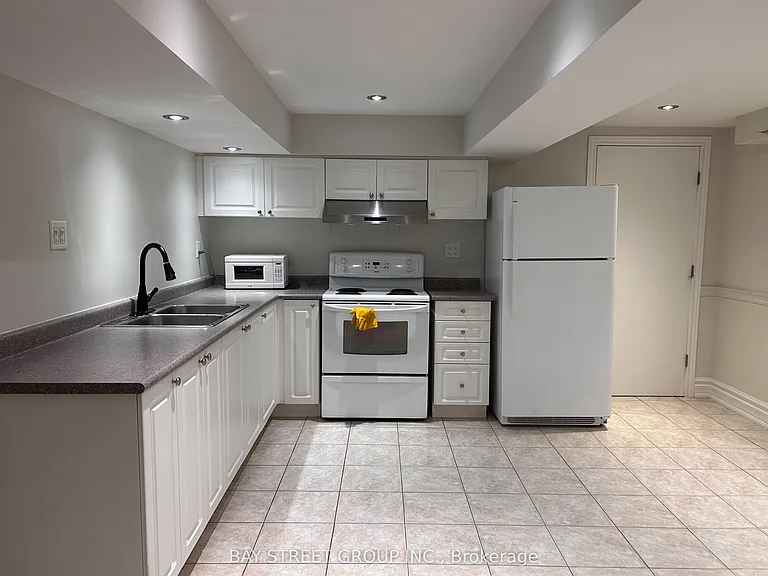 25 Kirkbride Cres — Photo 2