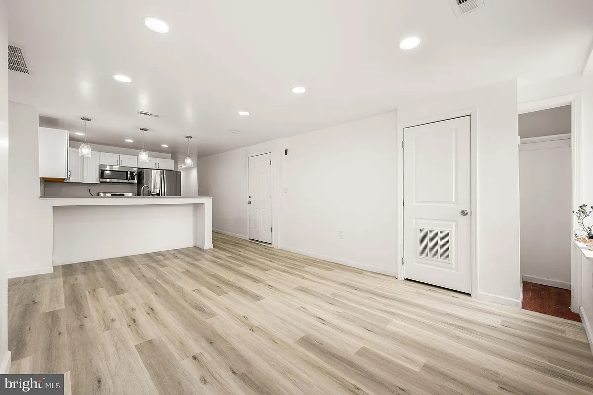 Building Photo - 1633 Germantown Ave #2