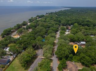 11 Live Oak St, Freeport, FL 32439