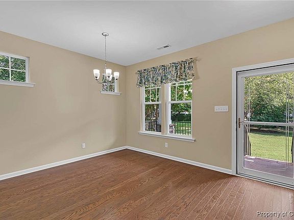5th image of 8236 Hawthorn Dr