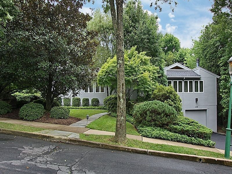 1st image of 134 Brentwood Dr