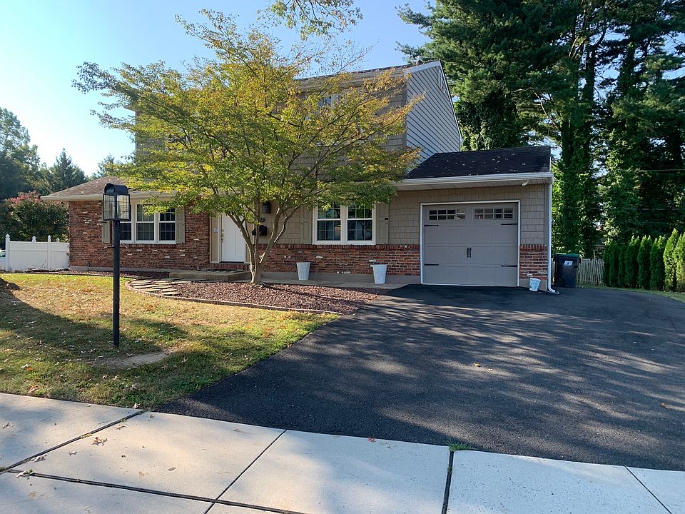 1st image of 2826 E Oakland Dr