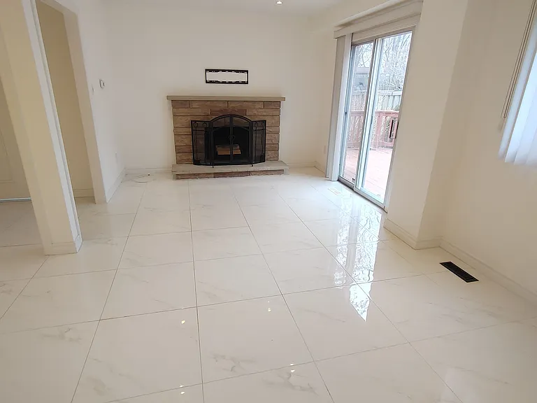 50 Michener Cres — Photo 4