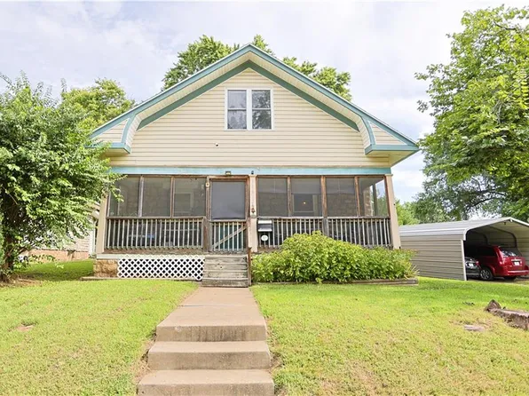 11612 Hackett St, Sugar Creek, MO 64054