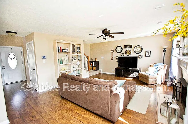 3 bed, 2.5 bath, 1646 sqft, $1,725 — Photo 2