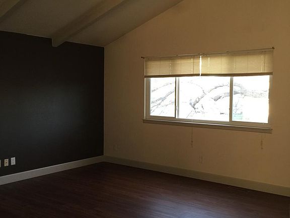 Living Room w/Vaulted Ceiling