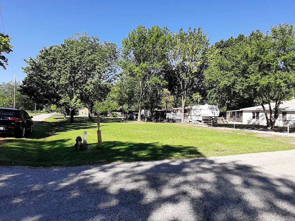 2nd image of 401 Oak St