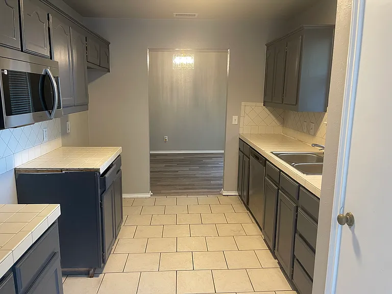 713 Meadowdale Dr — Photo 4