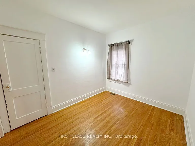 9 Grantham Ave S — Photo 29