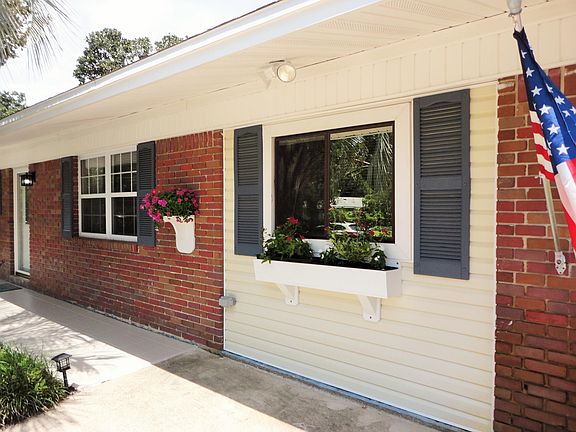 2nd image of 319 Oakland Cir NW